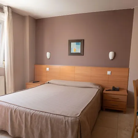 アパルトメントス シウダッド デ 3*